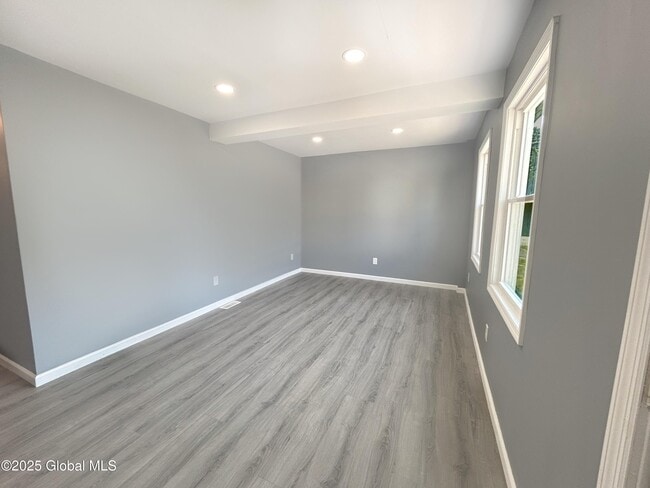 Building Photo - 553 Mumford St