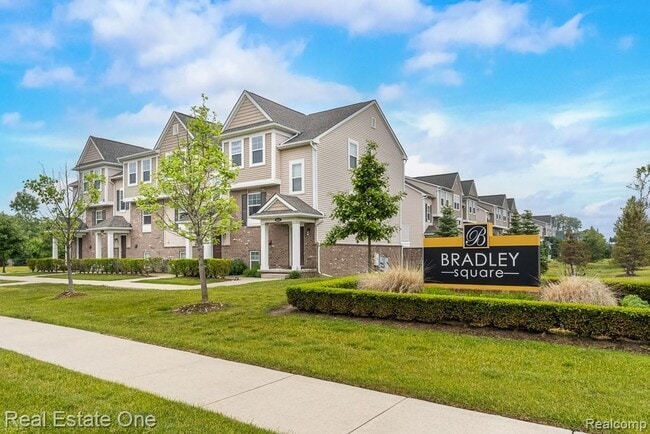 Building Photo - 4637 Bradley Cir