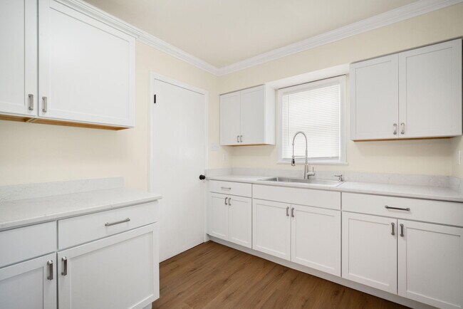 Foto del edificio - 3350 S 26th St