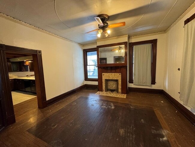 Building Photo - 116 W 2nd St