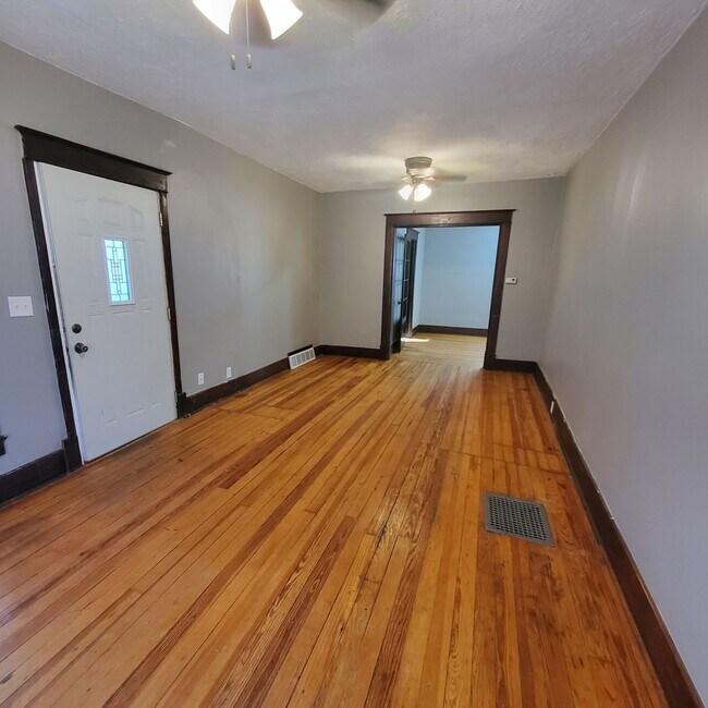 Building Photo - 1105 Peach St