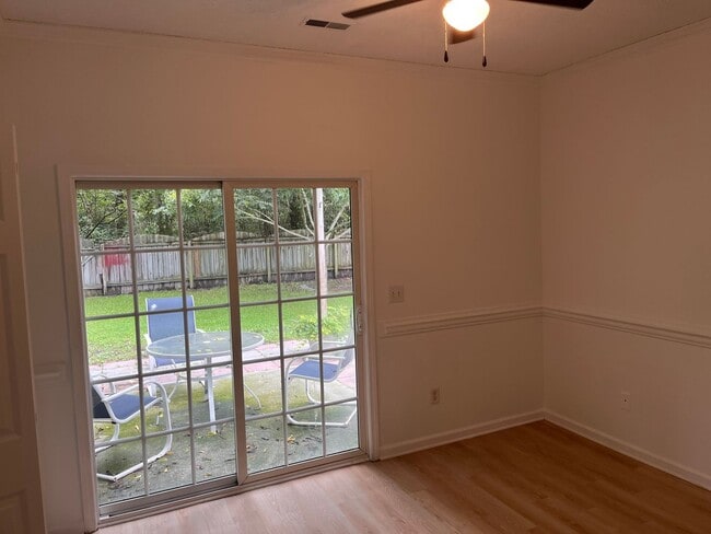 Foto del edificio - 3 Bedroom 2 bath Single Family Home locate...