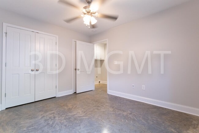 Building Photo - 122 Vicksburg Ave