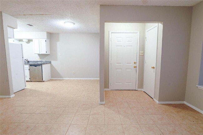 Building Photo - Move in Ready Duplex in Arlington!