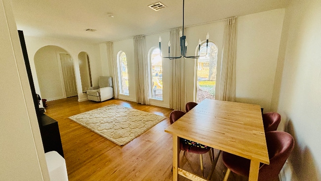 Photo - 8705 Lakeaire Dr House