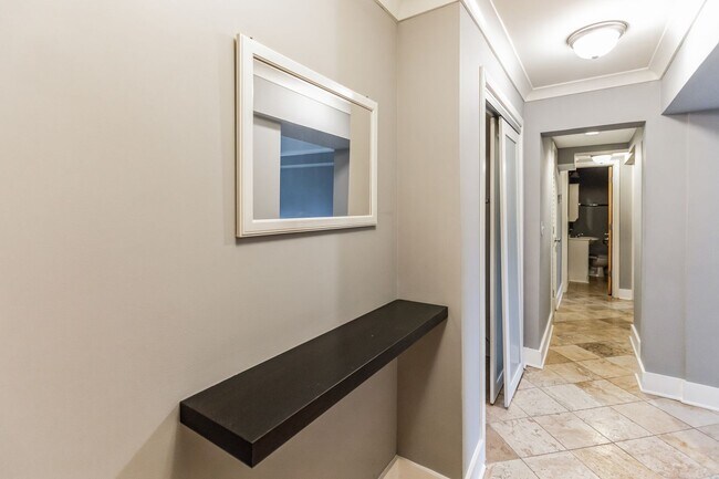 Building Photo - Cozy & bright 1 Bd/1Bth condo in Brookland House Condominium!