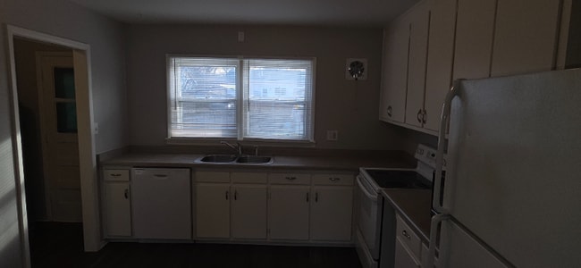 Foto del edificio - 2411 N Logan Ave