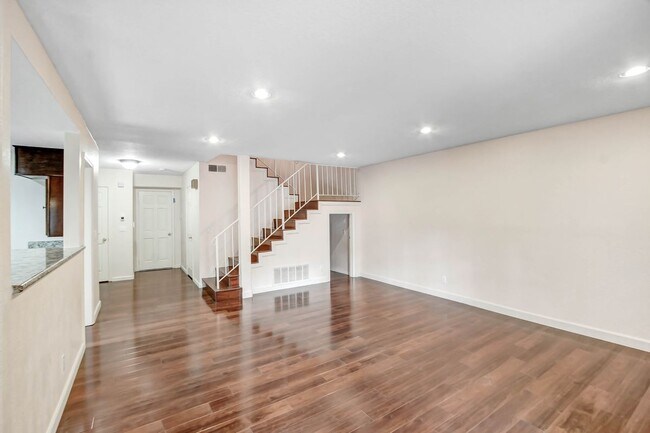 Foto del edificio - 2486 Stow St