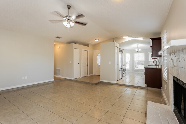 Building Photo - 1780 Sherwood Dr