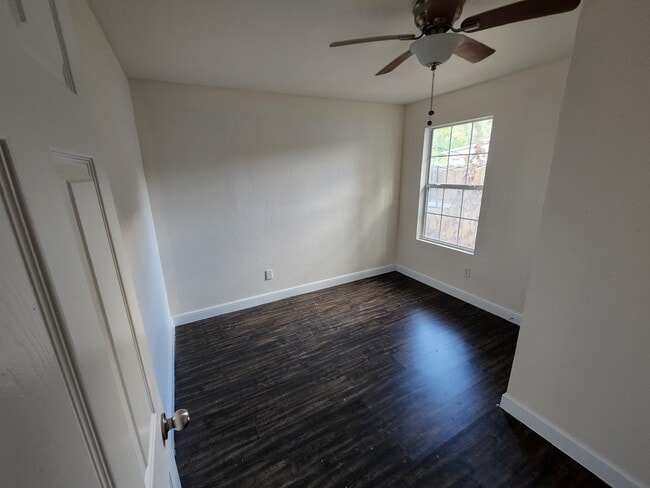 Building Photo - 3002 Mansfield St