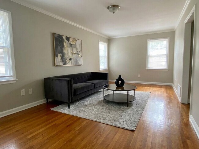 Foto del edificio - 3 bed, 1 bath in Colonial Acres near Quince and Colonial