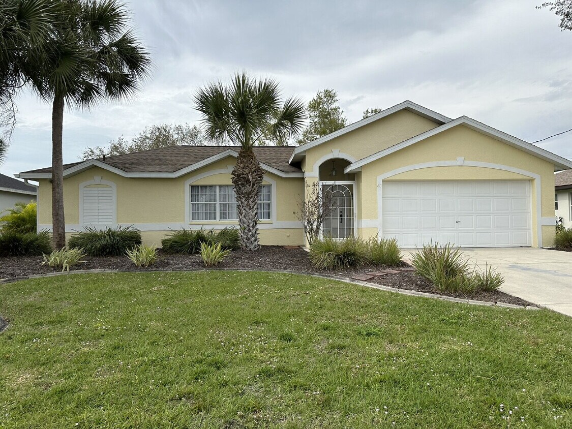 Foto principal - You'll love this charming 3/2/2 home in th...