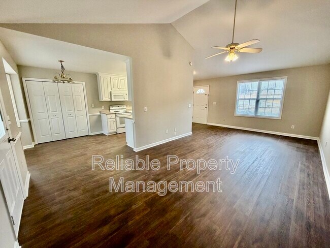 Foto del edificio - 300 Melanie Ct