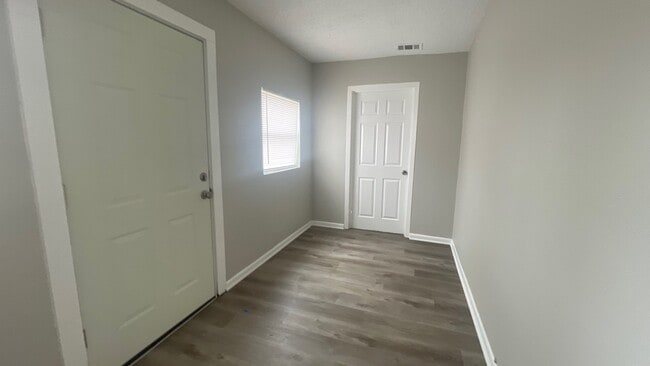 Building Photo - 918 3rd Ave S