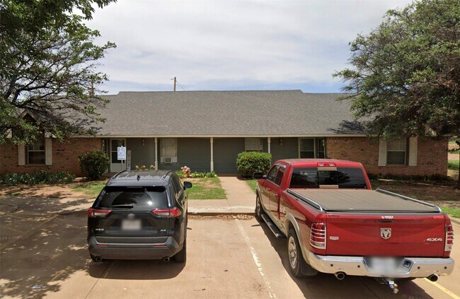 Building Photo - 1601 S Wicker Ave