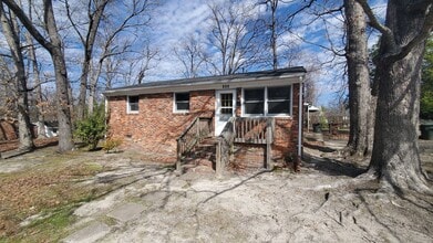Building Photo - 703 Bluford St