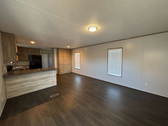 Building Photo - 112 Parma Ct