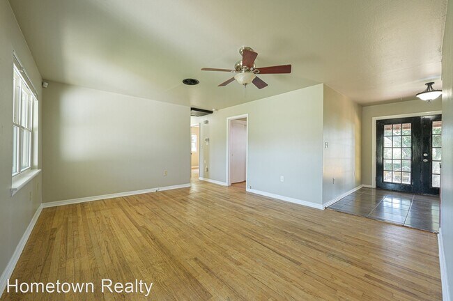 Foto del edificio - 3 br, 1.5 bath House - 2409 Sandra Drive