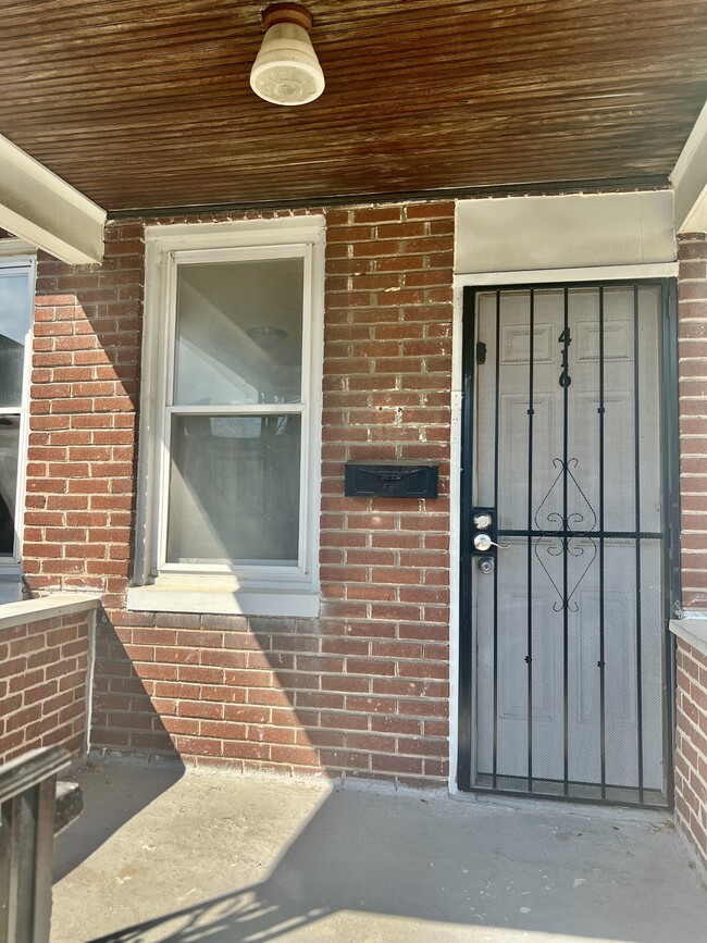 Building Photo - 416 Poplar Grove St