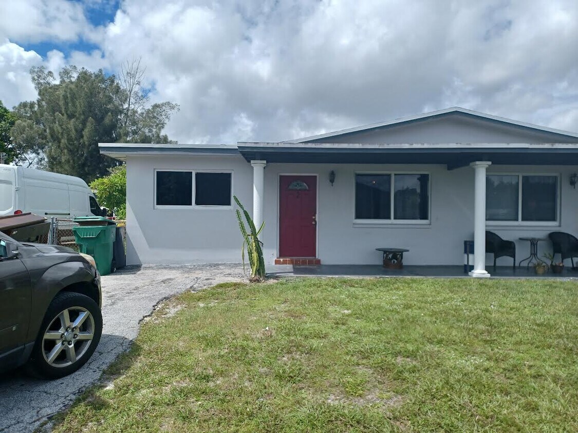 Primary Photo - 5101 SW 43rd Ter