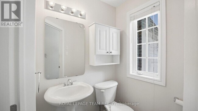 Building Photo - 239 Tandalee Crescent