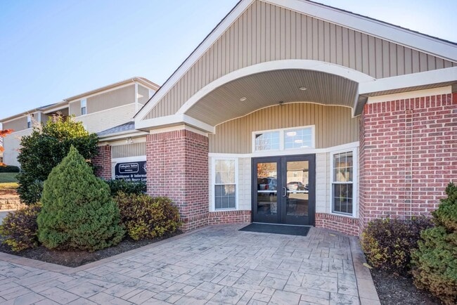 Leasing Office & Clubhouse - Collegiate Suites of Blacksburg