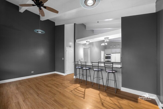 Foto del edificio - 8742 St Louis Ave
