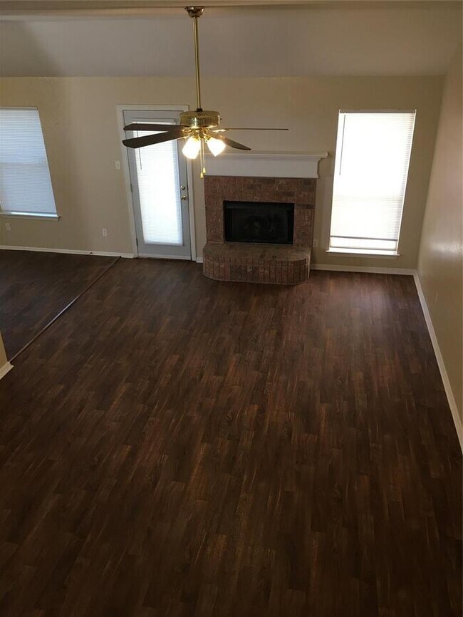 Foto del edificio - Eagle Mountain ISD 3 bedroom 2.5 bath plus office!