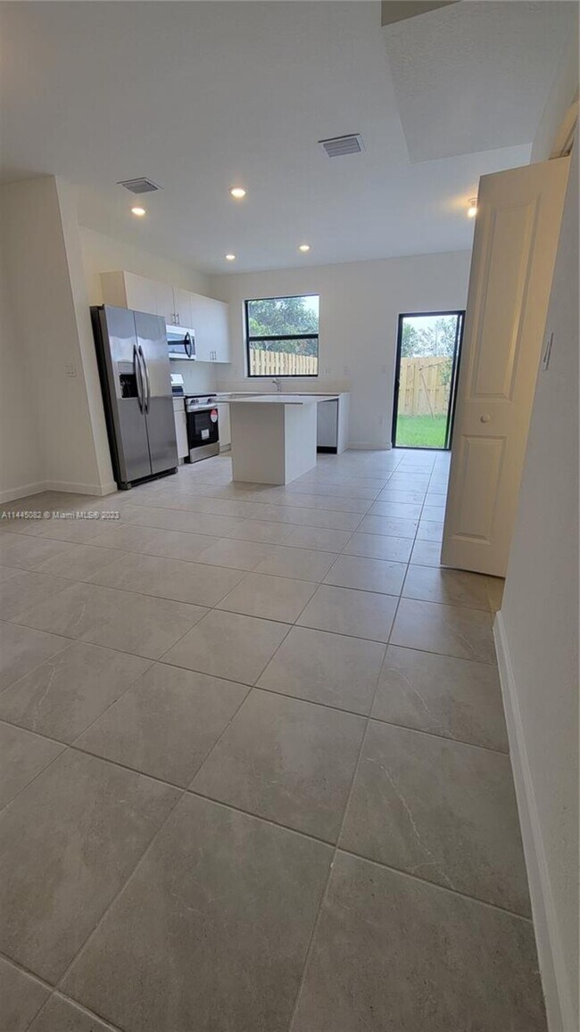 Building Photo - Townhome 23443 sw sw 127th pl