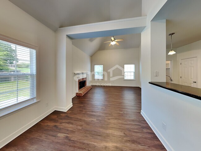 Foto del edificio - 2043 Keene Cir