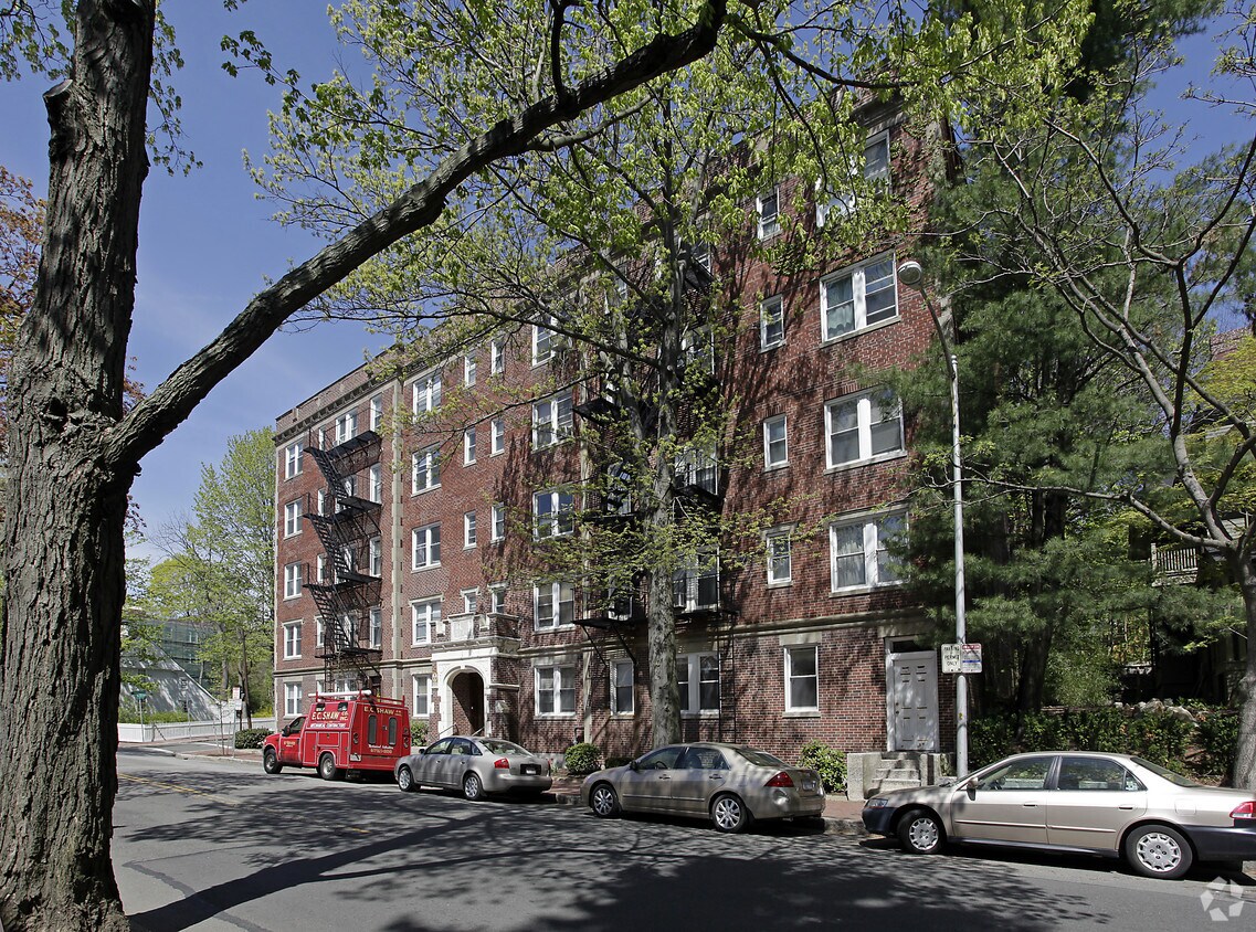 Foto del edificio - 15 Linnaean St. / 6-10 Agassiz St.