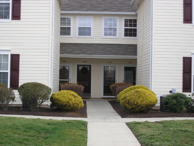 Building Photo - 14 Wagon Wheel Rd