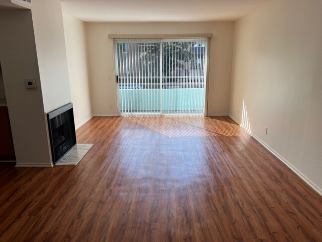Foto del edificio - 14615 Burbank Blvd