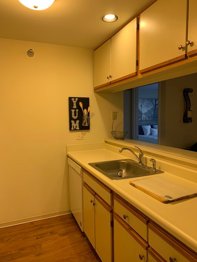 Building Photo - 212 Glengarry Dr
