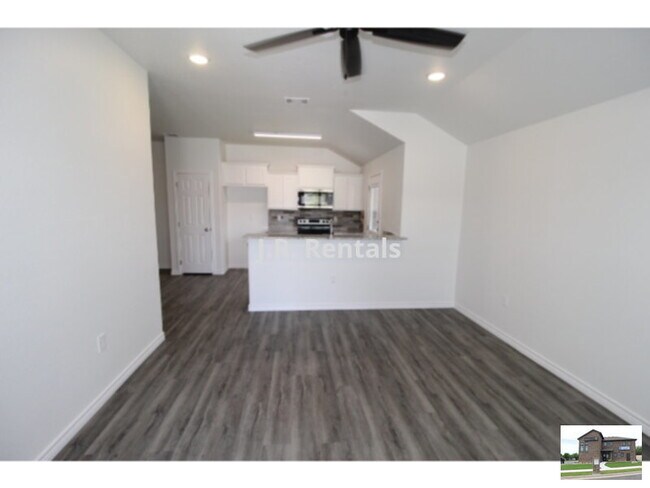 Foto del edificio - 118 Wind Ridge Dr