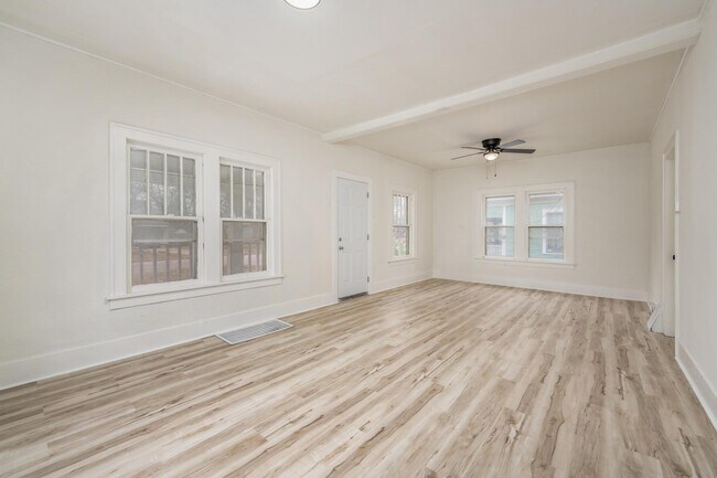 Foto del edificio - 1328 S Greenwood Ave