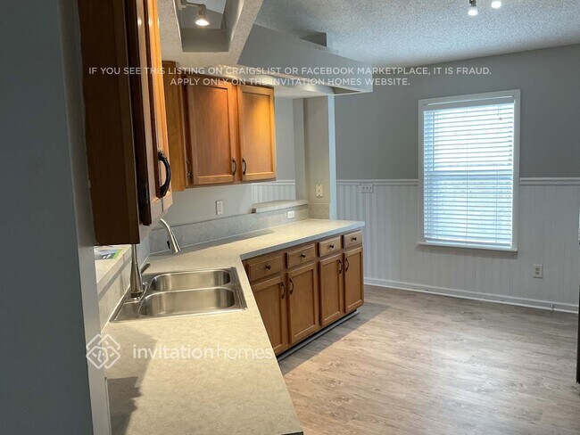 Foto del edificio - 13250 Companion Cir S