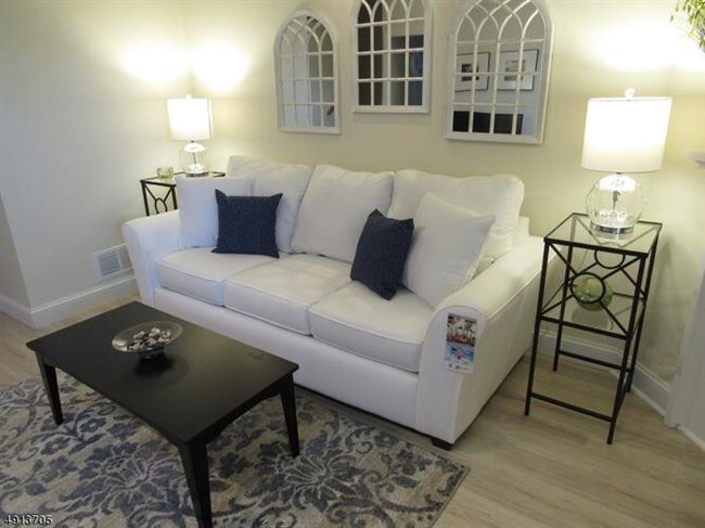 Foto del edificio - 38 Highland Cir