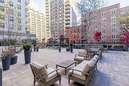 Building Photo - Prime Upper East Side Luxury 1 Bed 1 Bath Apt