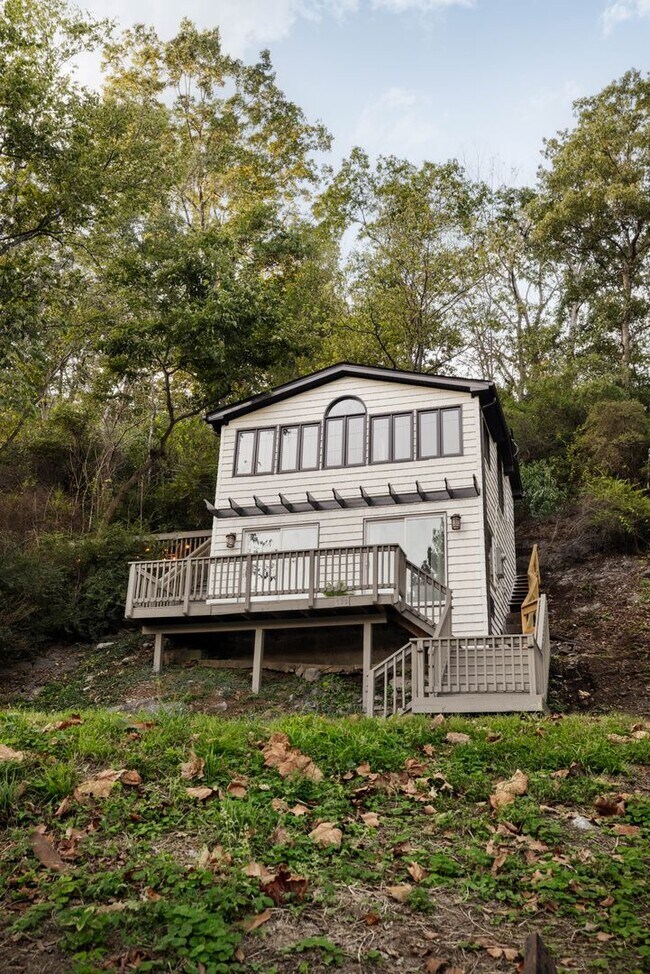 Foto del edificio - 730 Bennys Bch Rd