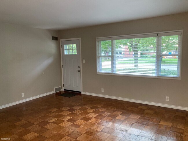 Building Photo - 3 br, 1 bath House - 34 Essex St