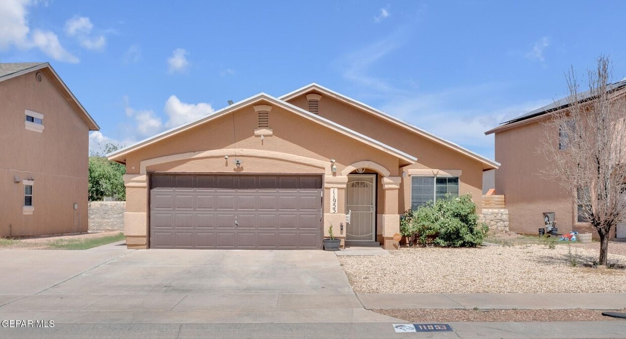 Primary Photo - Northeast El Paso 3 bed with Refrig A/C an...