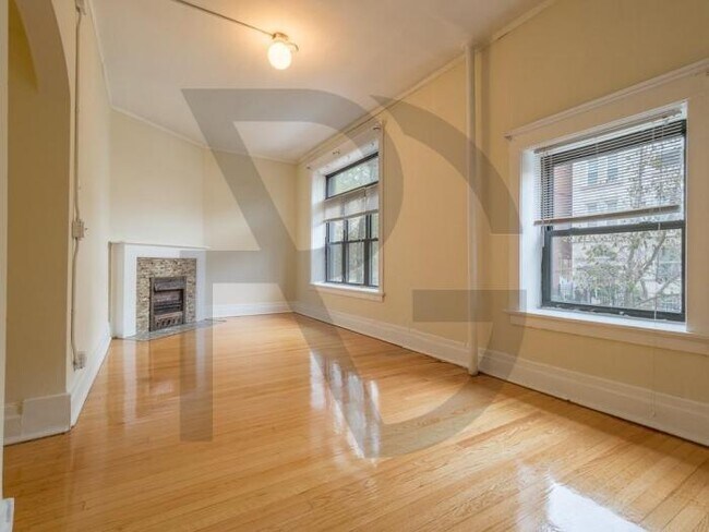Building Photo - 3 bedroom in CHICAGO IL 60657