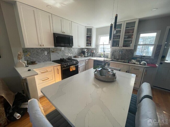 Foto del edificio - 187 Woodbridge Ave