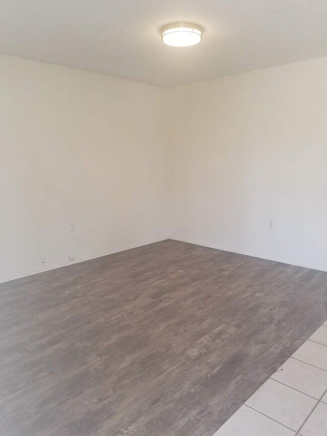 Foto del edificio - 4215 Hamilton St