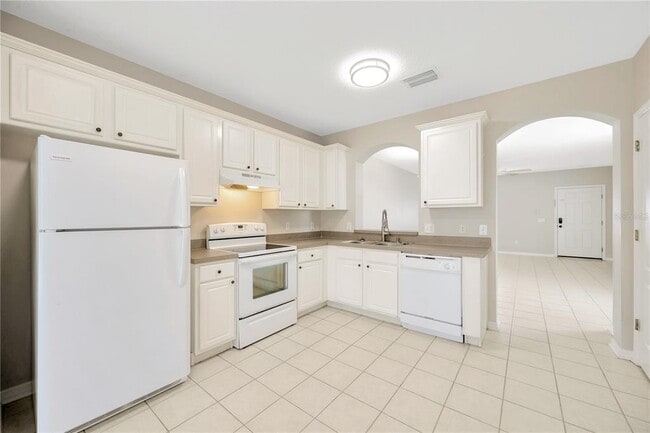 Building Photo - 15780 Fishhawk Falls Dr