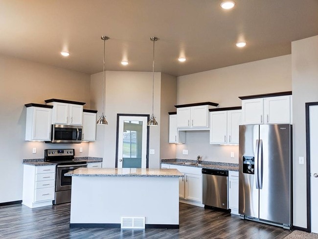 Building Photo - Diamond Creek Townhomes & Twinhomes