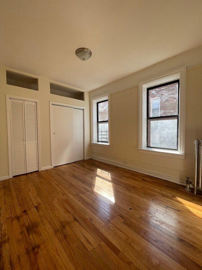 Building Photo - 341 E 240th St