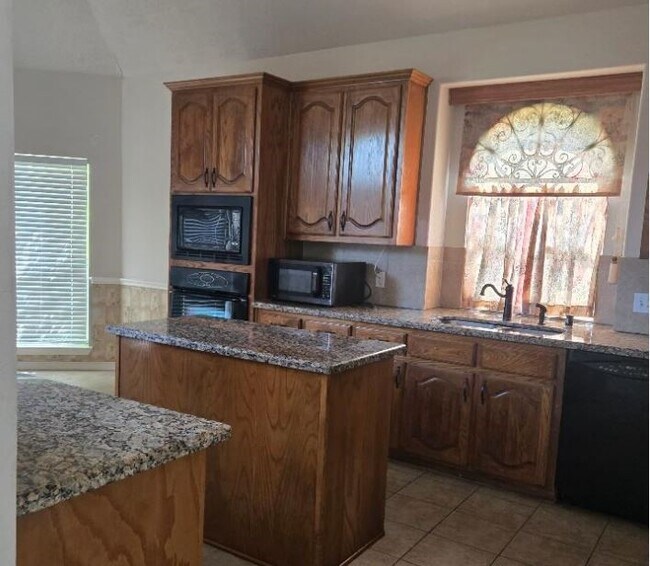 Foto del edificio - 5719 Candlecreek Dr