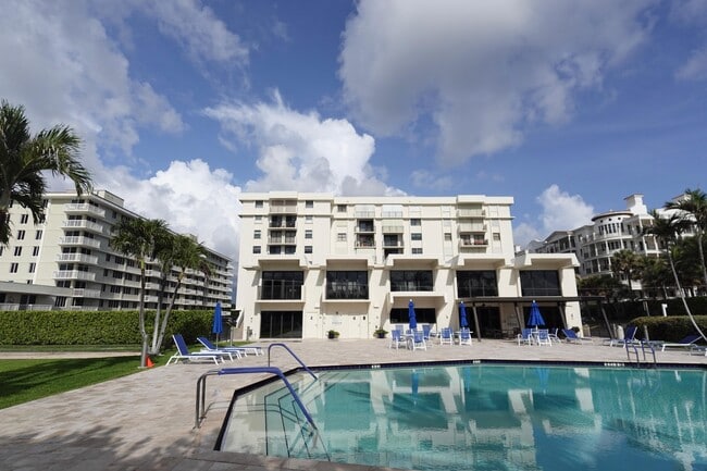 Building Photo - 145 S Ocean Ave